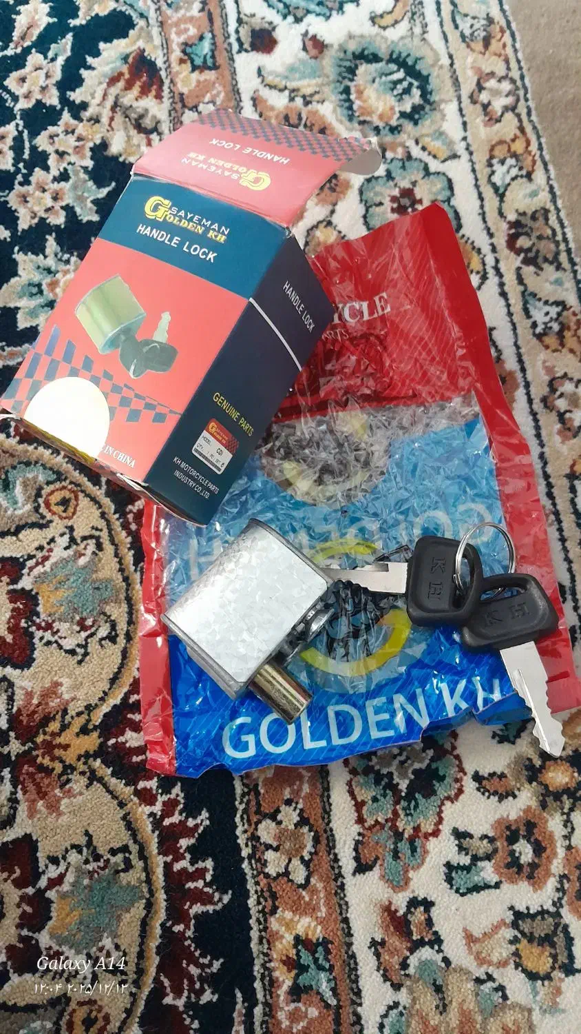 قفل گردن موتور نو هستش و ۴ تا راهنما هندا|قطعات یدکی و لوازم جانبی|مشهد, شهید بهشتی|دیوار