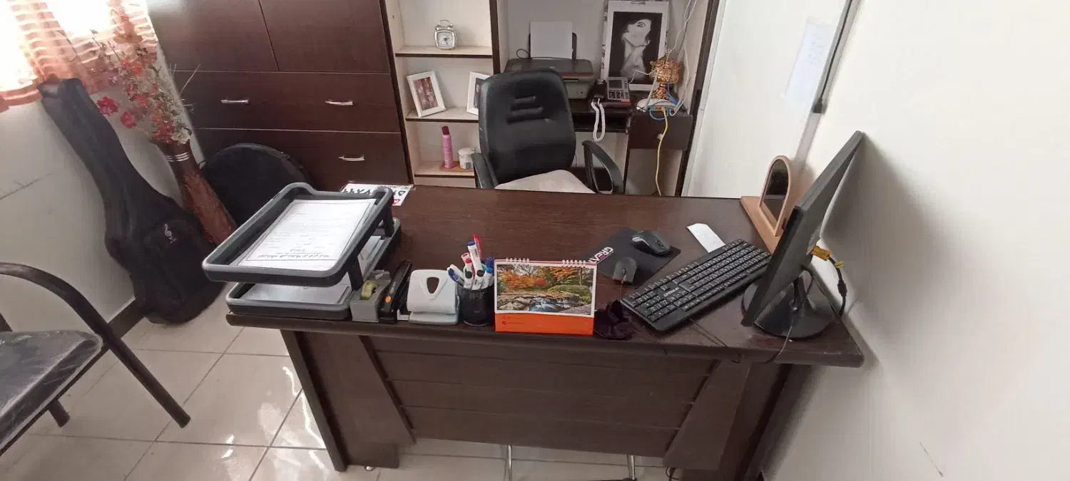 دوربین و بوم و رگال و تابلو اعلانات و میز|دفتر کار|شهریار, شهریار|دیوار