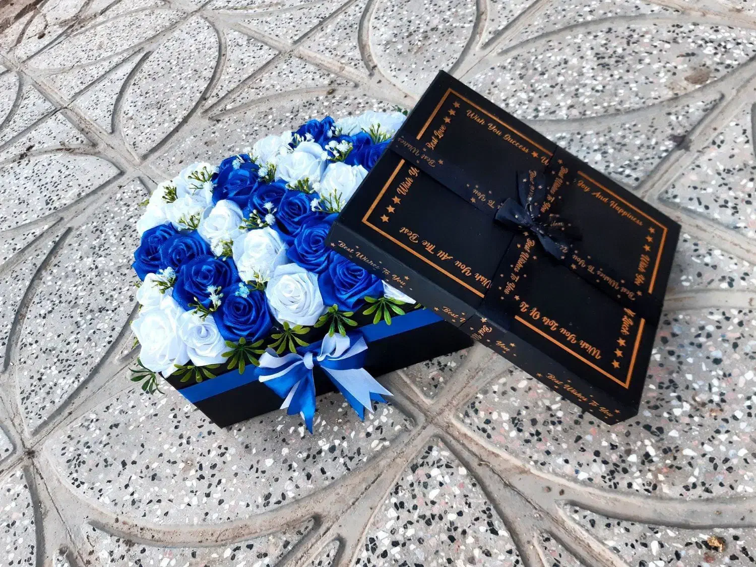 دسته گل روبانی|گل مصنوعی|باسمنج, |دیوار