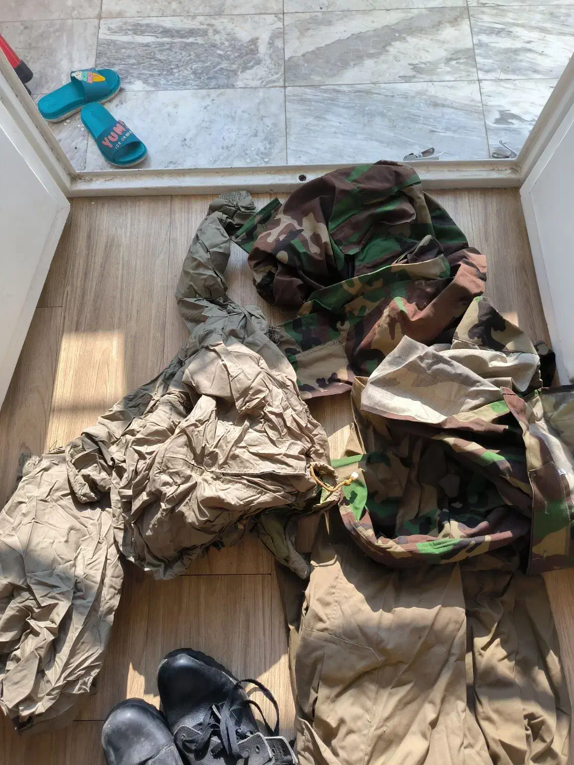 لباس سربازی و نظامی و پوتین و لباس بادگیر ضد آب|لباس|اصفهان, ملکشهر|دیوار