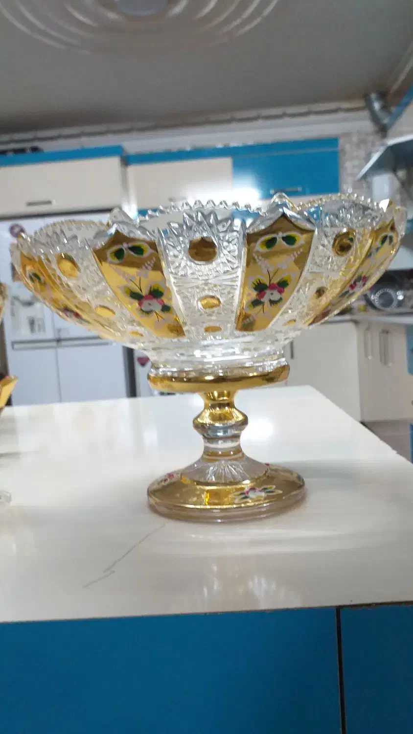 سرویس پزیرایی ۲۴ پارچه کریستال طلاکوب طرح قدیم|ظروف سرو و پذیرایی|پیر بکران, |دیوار