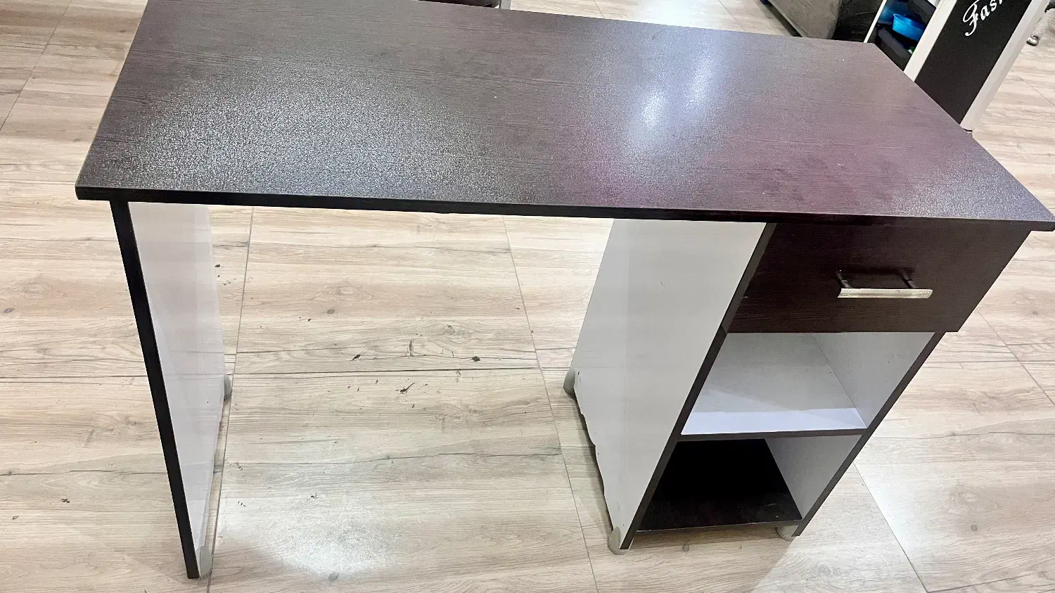 میز ناخنکار+شلف لاک ژل|آرایشگاه و سالنهای زیبایی|لنجان, |دیوار