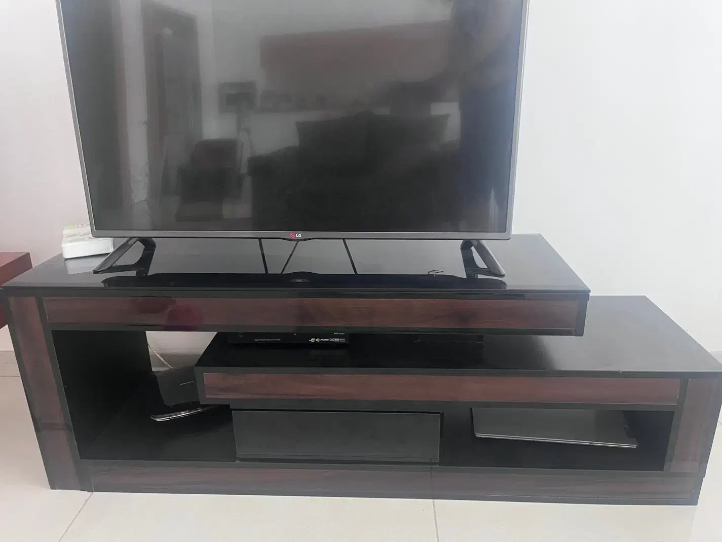 زیر تلویزیونی|مبلمان خانگی و میز عسلی|قزوین, |دیوار