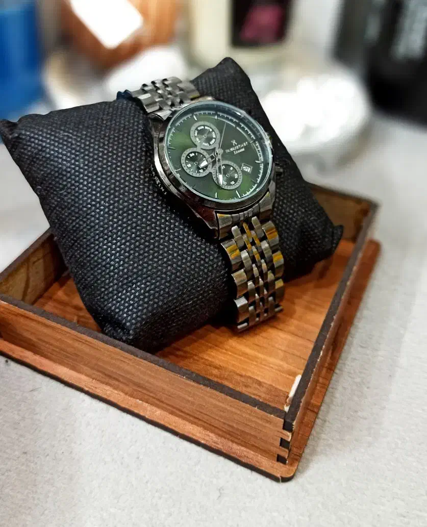 ساعت مچی|ساعت|شاهین‌شهر, حافظ جنوبی|دیوار