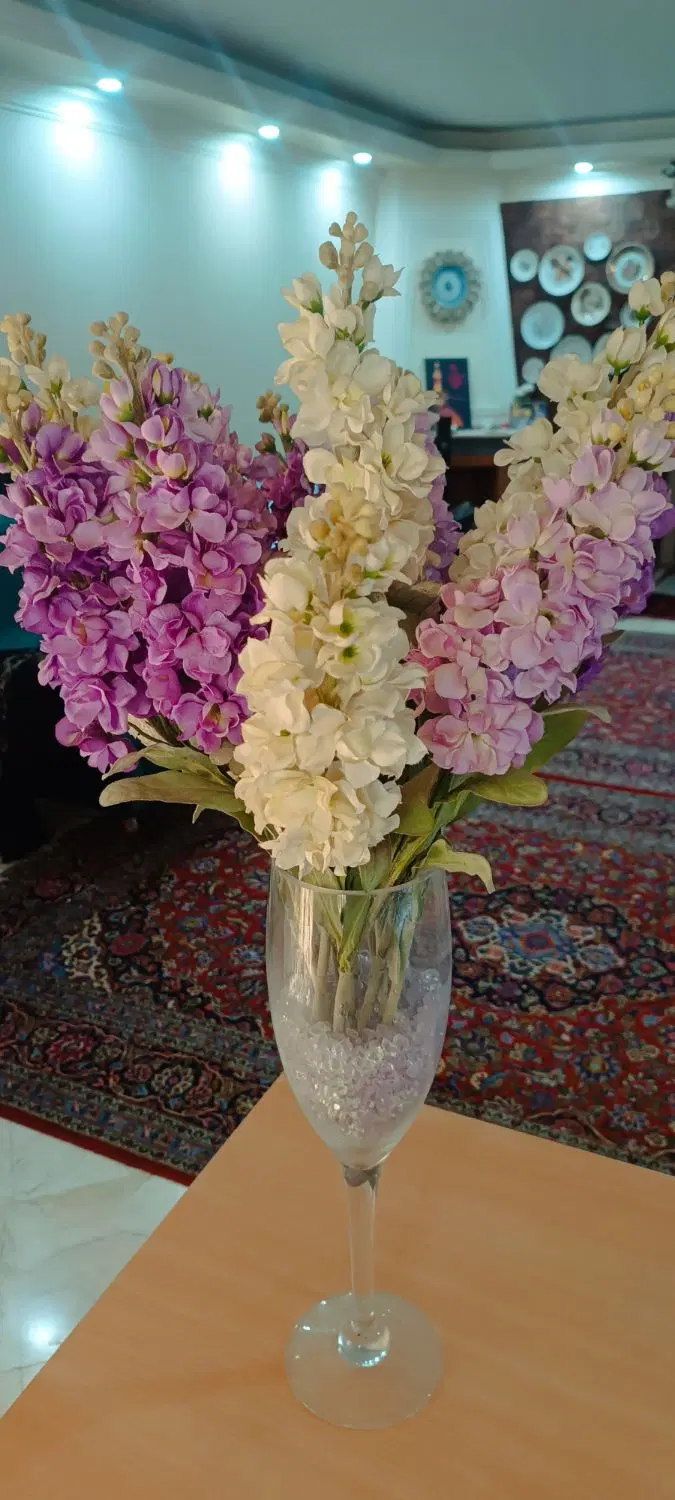 گلدان همراه گل مصنوعی شب بو|گل مصنوعی|تهران, تهرانپارس غربی|دیوار
