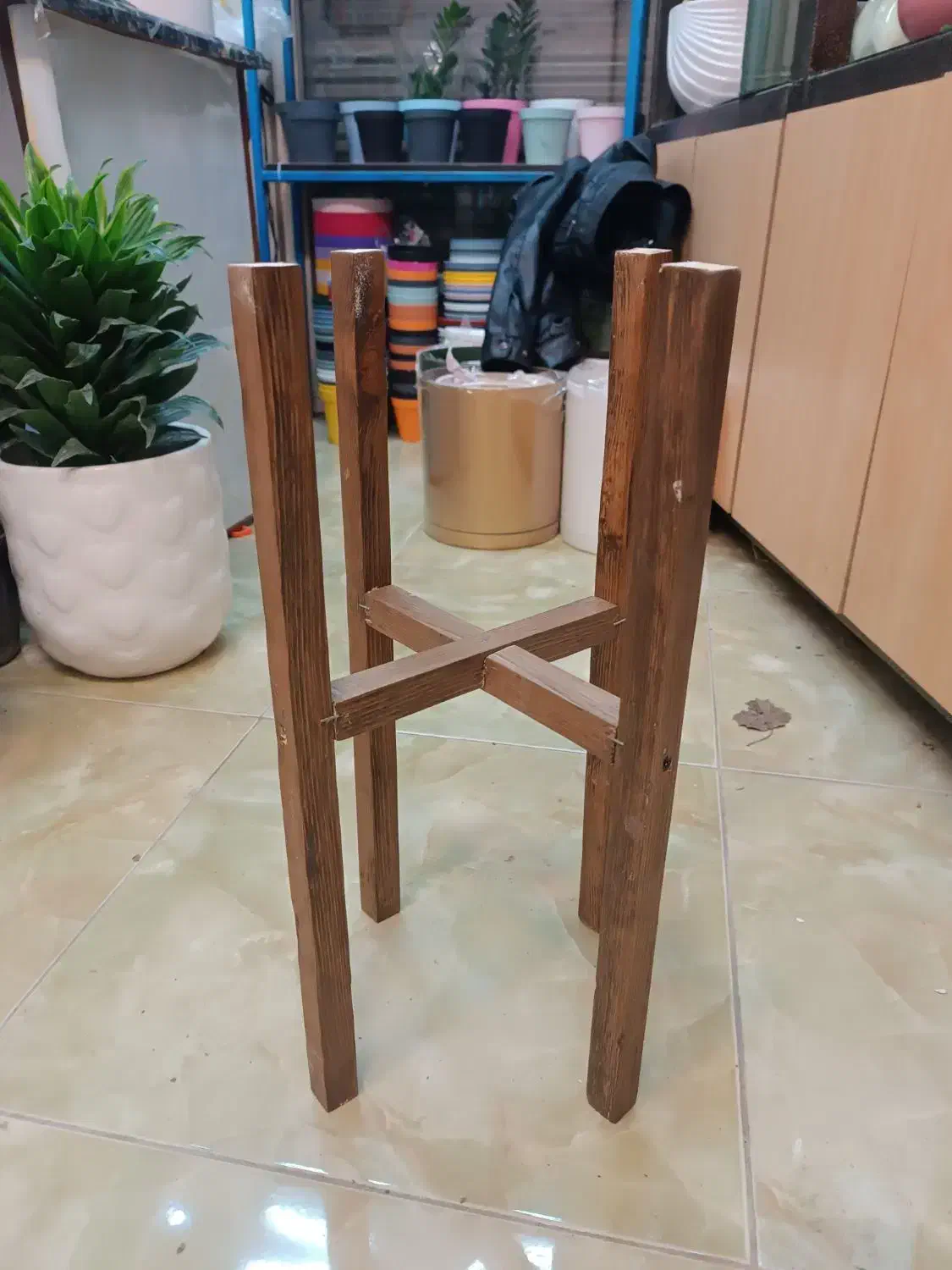 پایه گلدان چوبی|گل و گیاه طبیعی|آستانه اشرفیه, |دیوار