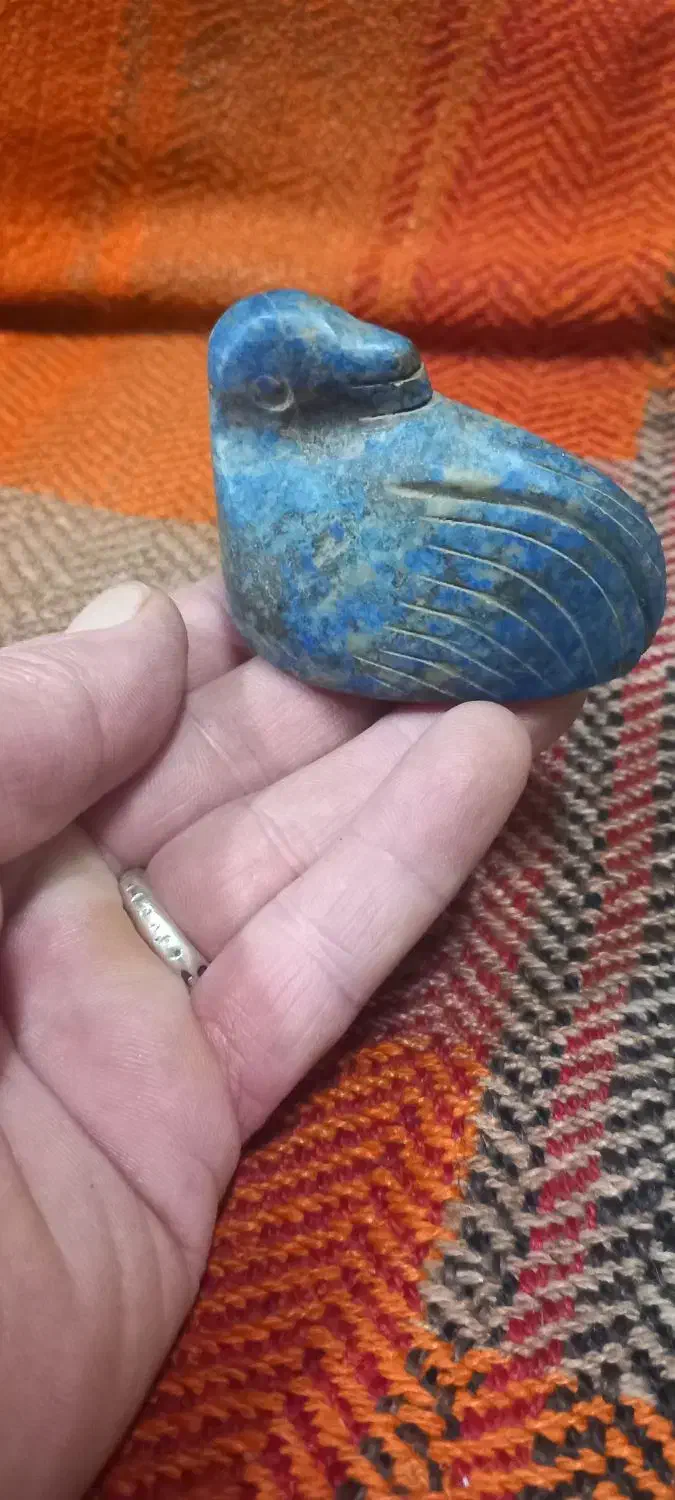 یک عدد سنگ لاجورد به شکل پرنده ( قو)|بدلیجات|نهاوند, |دیوار