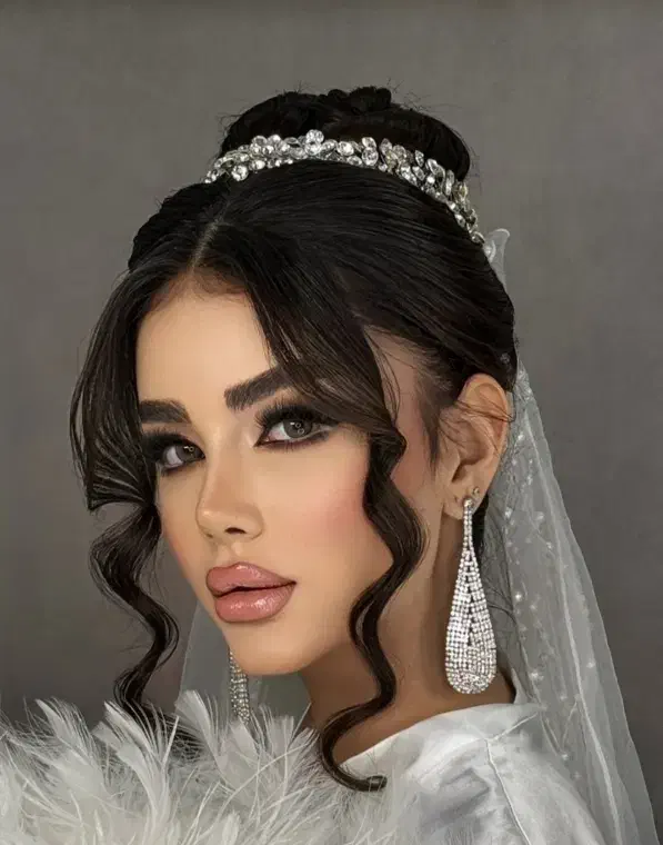 میکاپ شنیون تخصصی محفلی و عروس متفاوت وبادوام|خدمات آرایشگری و زیبایی|خرمآباد, |دیوار