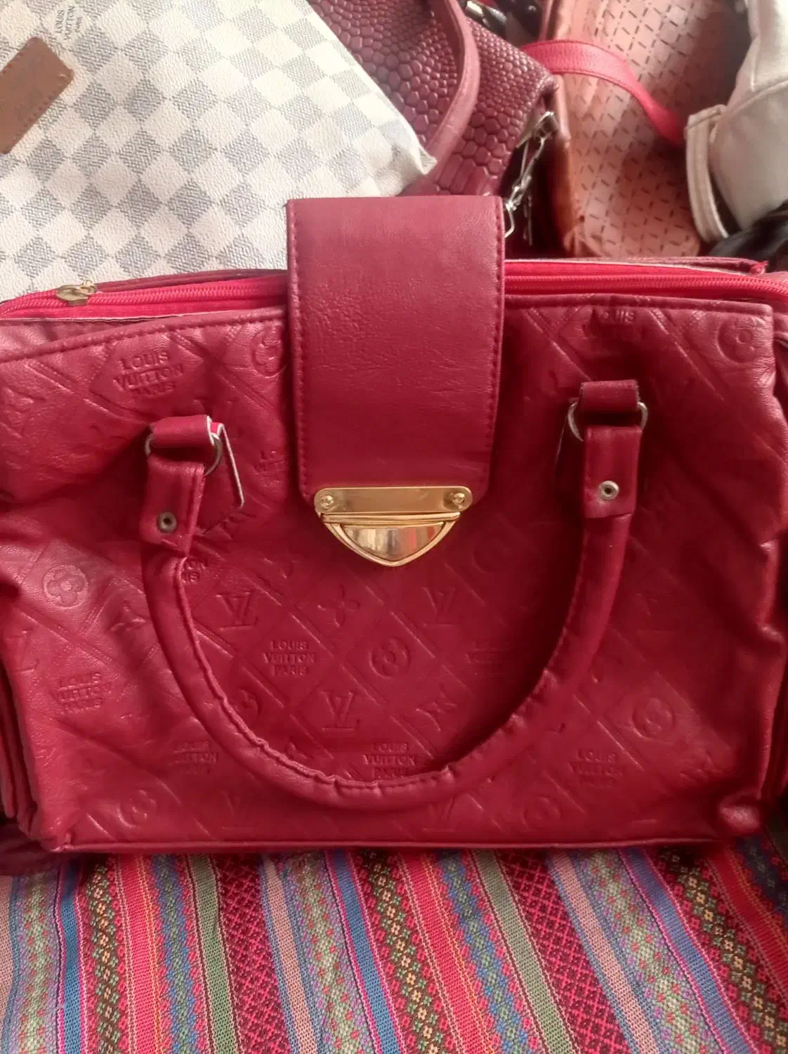 کیف|کیف، کفش، کمربند|دورود, |دیوار