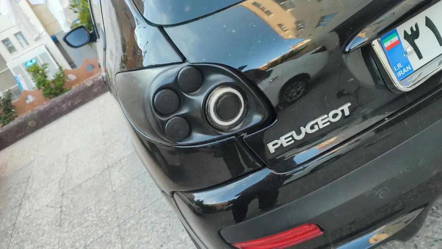 چراغ هلا ۲۰۶ و ۲۰۷ نئون دار خاص و خطر پارس فابریک|قطعات یدکی و لوازم جانبی|شیراز, گلشن|دیوار