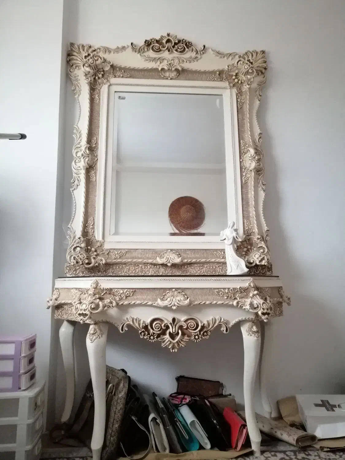 آیینه کنسول کرم رنگ|بوفه، ویترین، کنسول|بندر انزلی, ساحل قو|دیوار