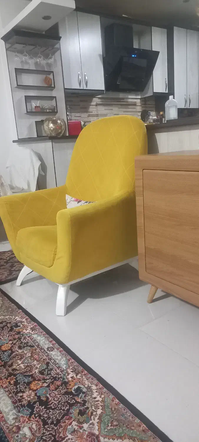 مبل راحتی|مبلمان خانگی و میز عسلی|هشتگرد, شهرک اداری|دیوار