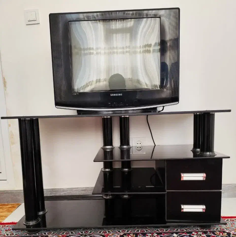 تلویزیون و میز تلویزیون|تلویزیون و پروژکتور|پاکدشت, شهرک انقلاب|دیوار