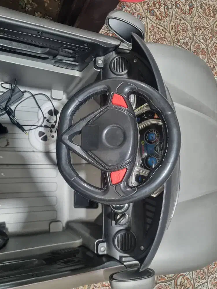 ماشین شارژی درحدنو|اسباب‌بازی بچه|یزد, |دیوار