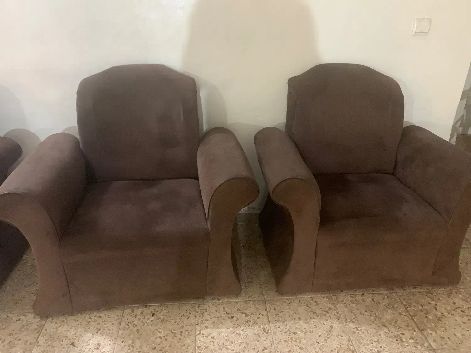 Beفروش مبل ۷نفره|مبلمان خانگی و میز عسلی|لشت نشا, |دیوار