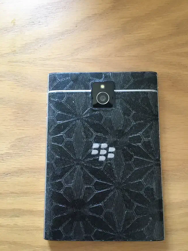 blackberry passport|موبایل|رباط‌کریم, رباط‌کریم|دیوار