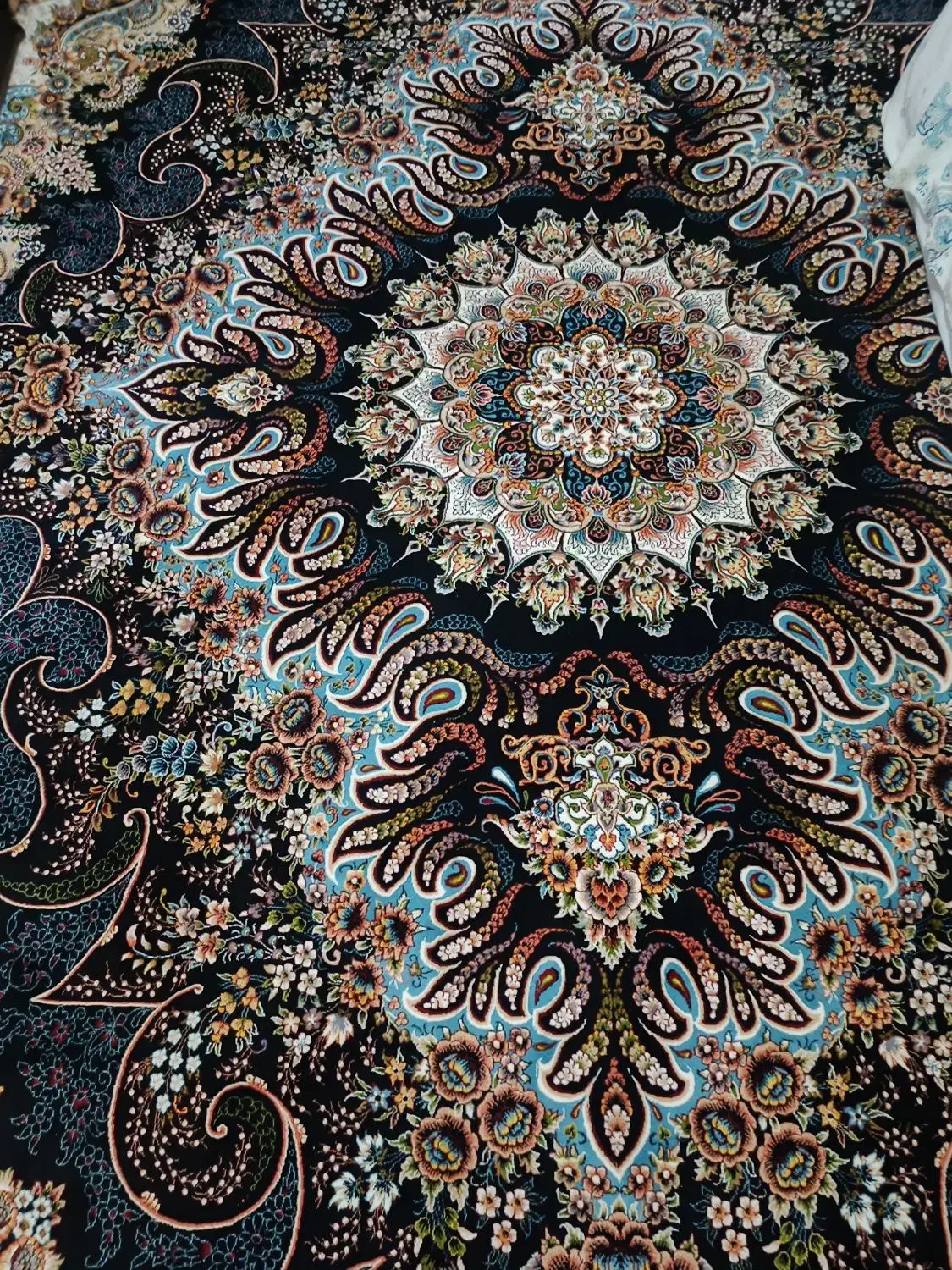 فرش خوش رنگ و طرح|فرش|سقز, |دیوار