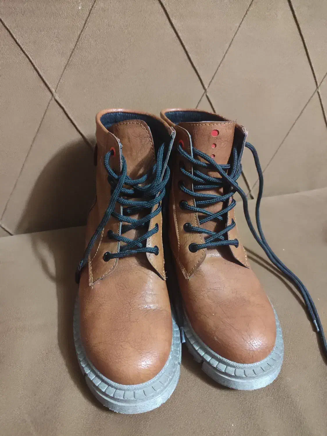 کفش و نیم بوت سایز ۳۷ کاملا نو و ارزان|کیف، کفش، کمربند|شاهین‌شهر, حافظ شمالی|دیوار