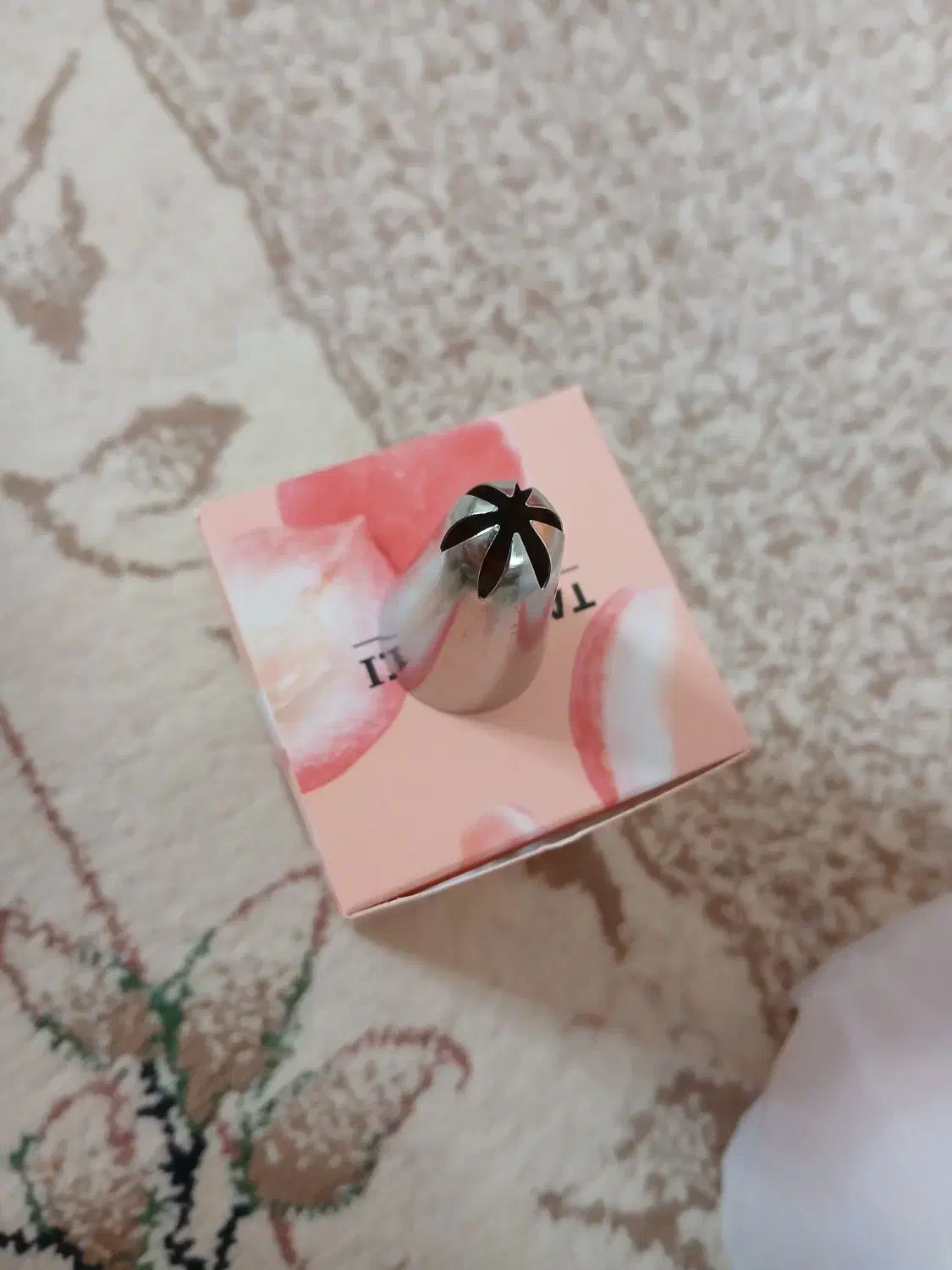 سینی تزئین کیک و قیف خامه کشی|ظروف پخت‌وپز|میبد, |دیوار