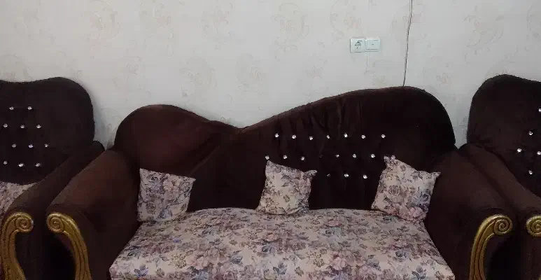 مبل پنج نفره .میز عسلی.میز تلویزیون سه تا باهم|مبلمان خانگی و میز عسلی|محمدیه-قزوین, |دیوار