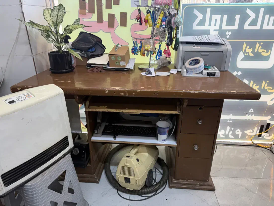 میز چوبی قوی|میز تحریر و کامپیوتر|مشهد, امام خمینی|دیوار