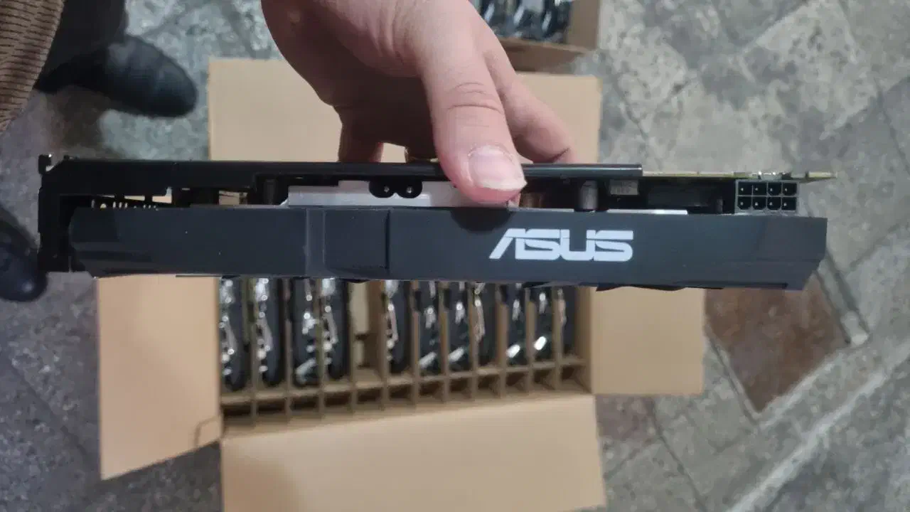 گرافیک ایسوز پلمپ کم کار|قطعات و لوازم جانبی رایانه|قم, پردیسان|دیوار