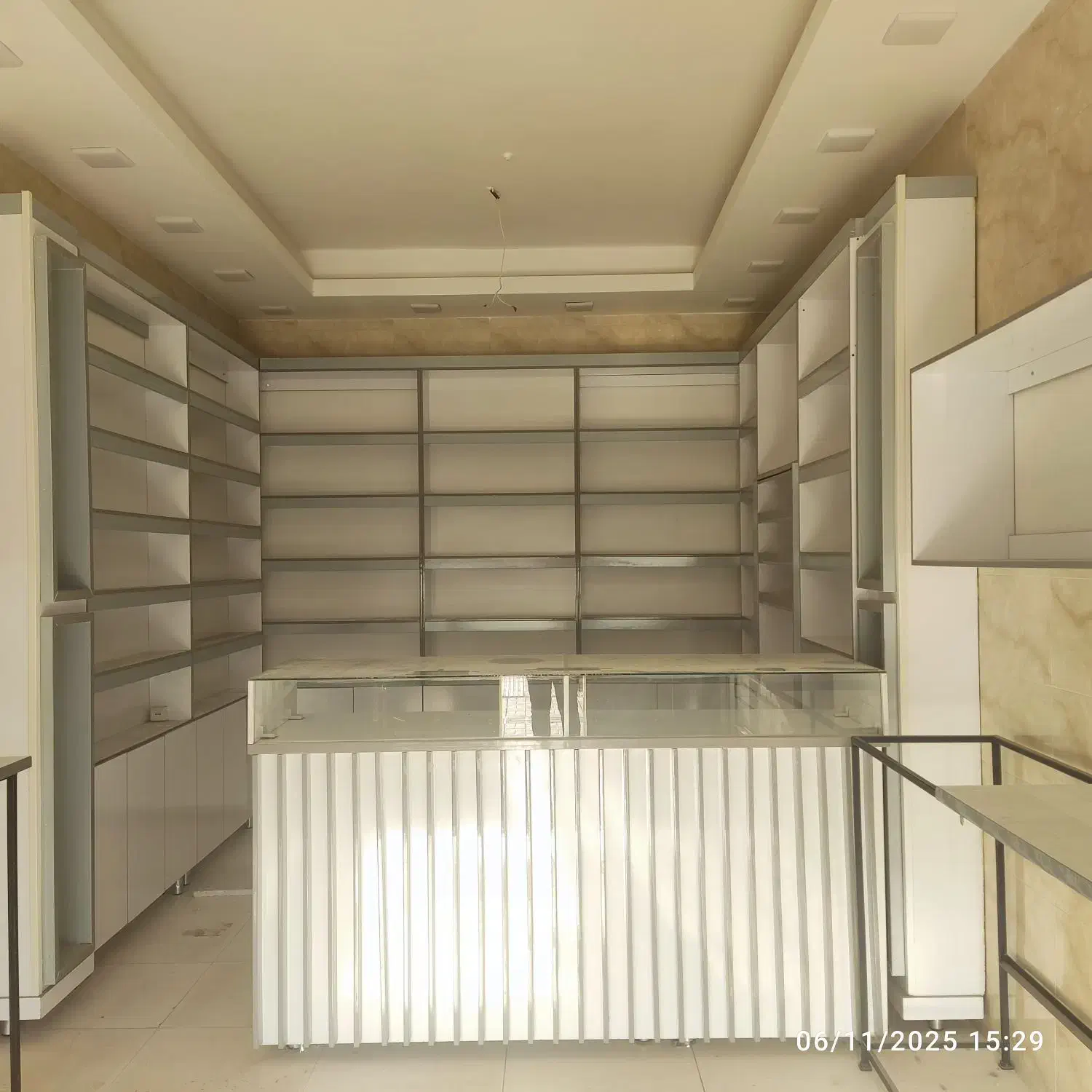 ویترین و قفسه|فروشگاه و مغازه|فولادشهر, مسکن مهر فولادشهر|دیوار