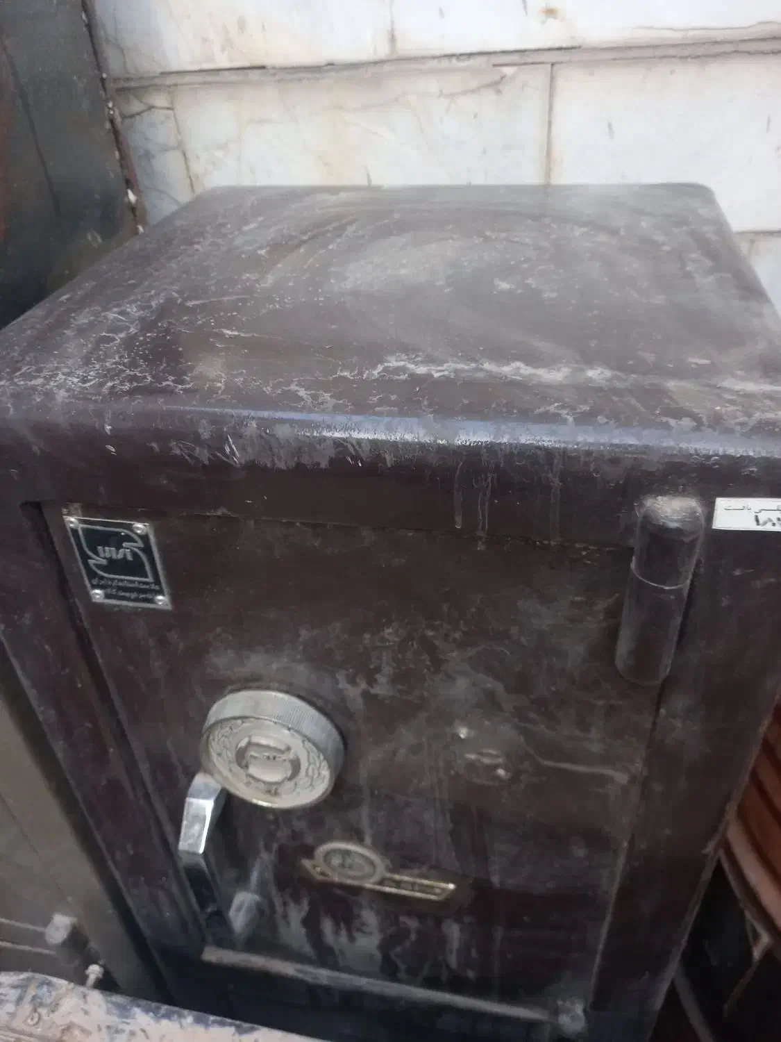 ۳ تا گاو صندوق  و ۲ تا کپسول آتش نشانی|ابزارآلات|شهرکرد, |دیوار