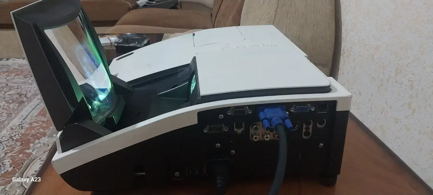 ویدیو پروژکتور|تلویزیون و پروژکتور|پرند, فاز ۴|دیوار