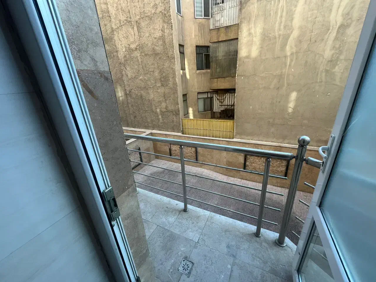 ۸۵ متر ،دو خواب ،نما ترکیبی