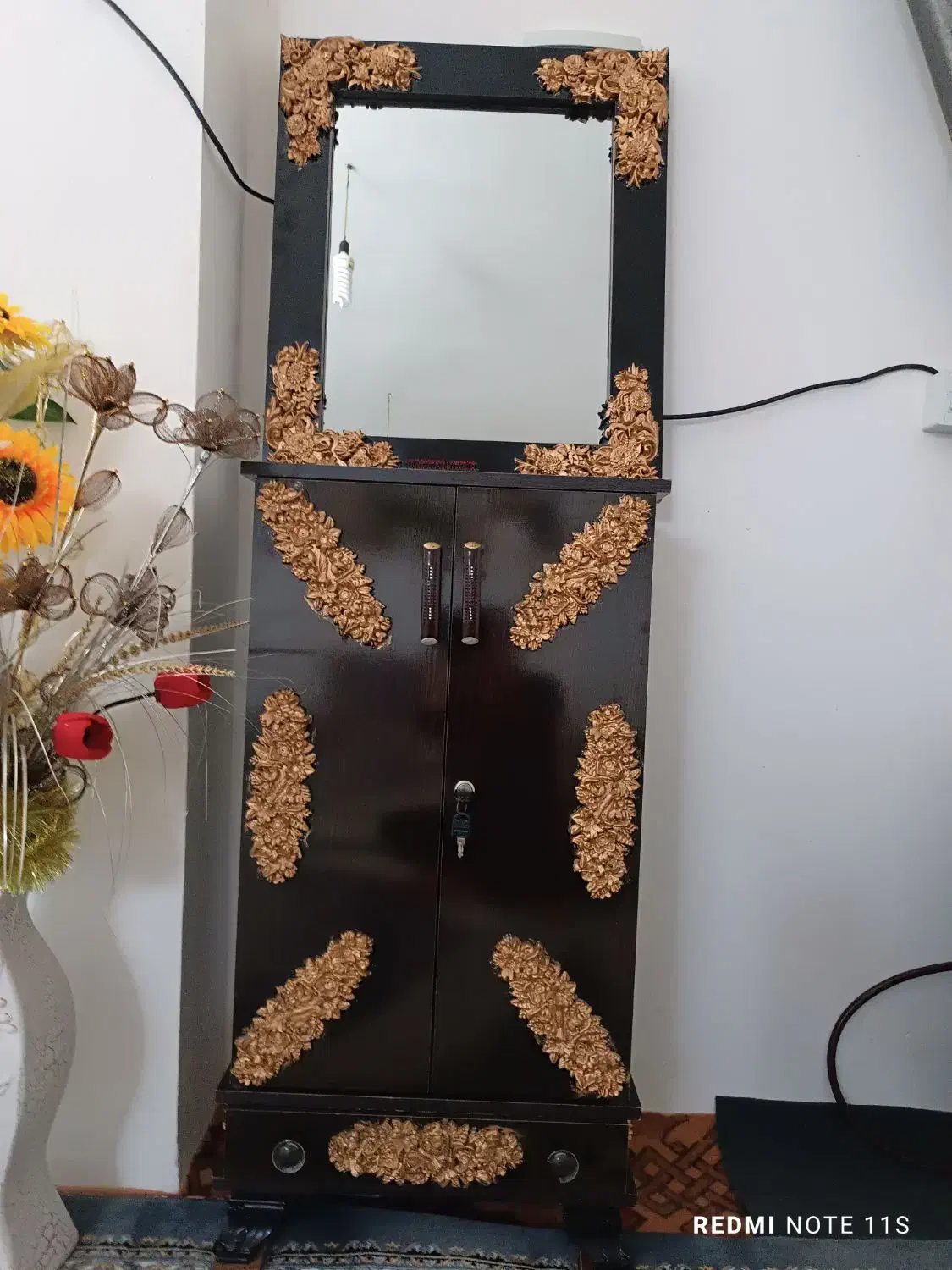 جاکفشی|جاکفشی، کمد، دراور|صحنه, |دیوار