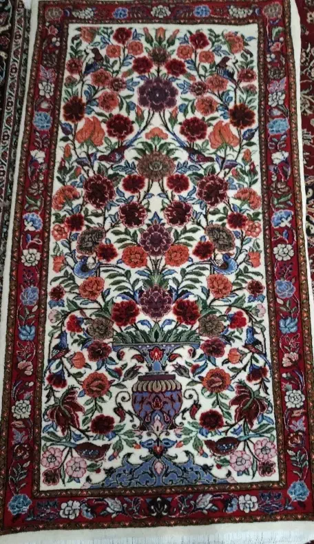 قالی دستباف (نقشه گل زنبق)|فرش|اراک, |دیوار