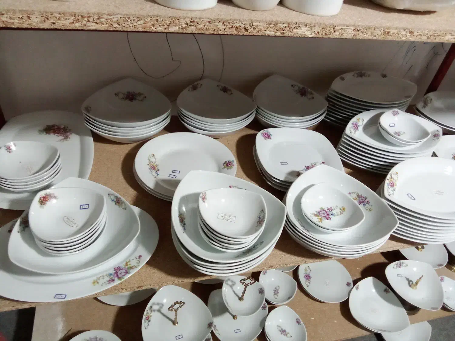 فروش روز مادر بدون پول دادن بیا ظرف ببر|ظروف سرو و پذیرایی|گنبد کاووس, |دیوار