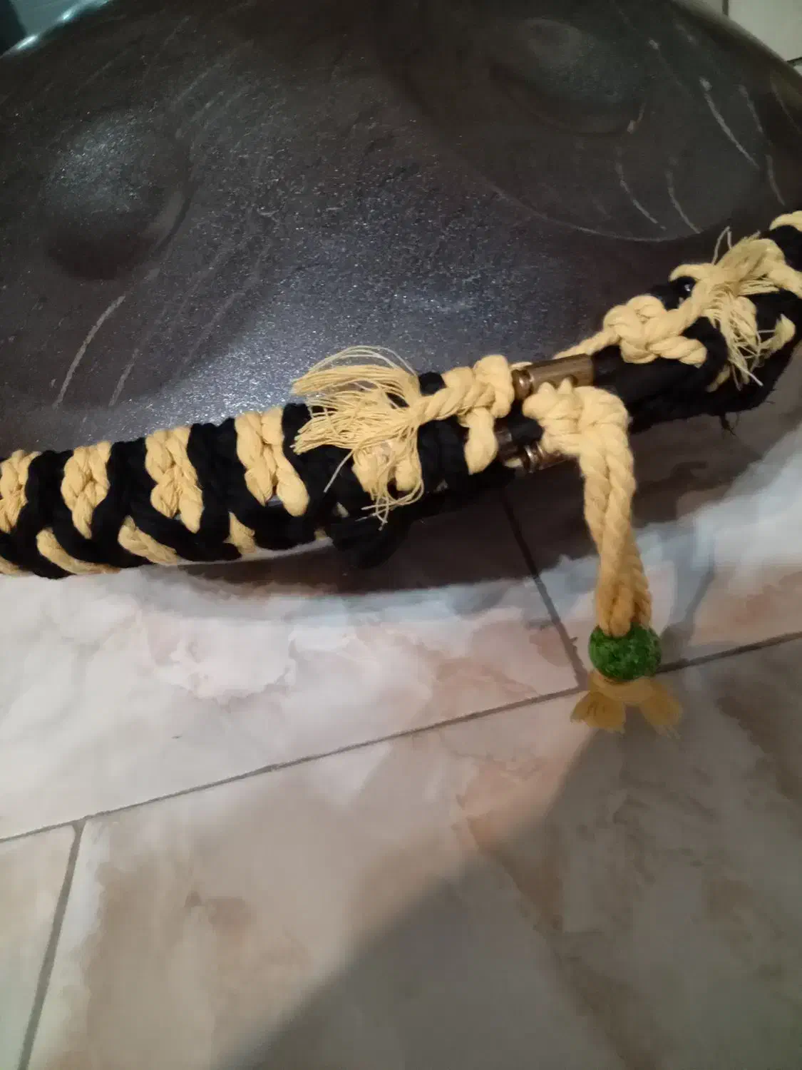 هنگ درام|سازهای سنتی|اسلام‌شهر, باغ فیض|دیوار