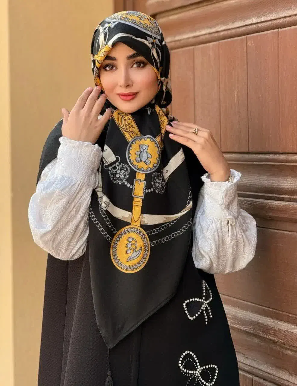 روسری که توی هر رنگش می‌درخشی|لباس|بوشهر, |دیوار