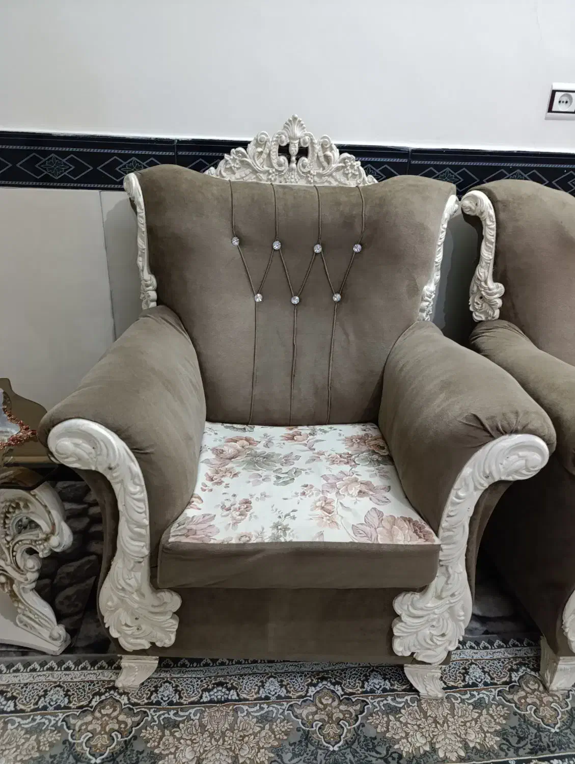 یک دست مبل ۷نفره با عسلی|مبلمان خانگی و میز عسلی|باغستان, |دیوار