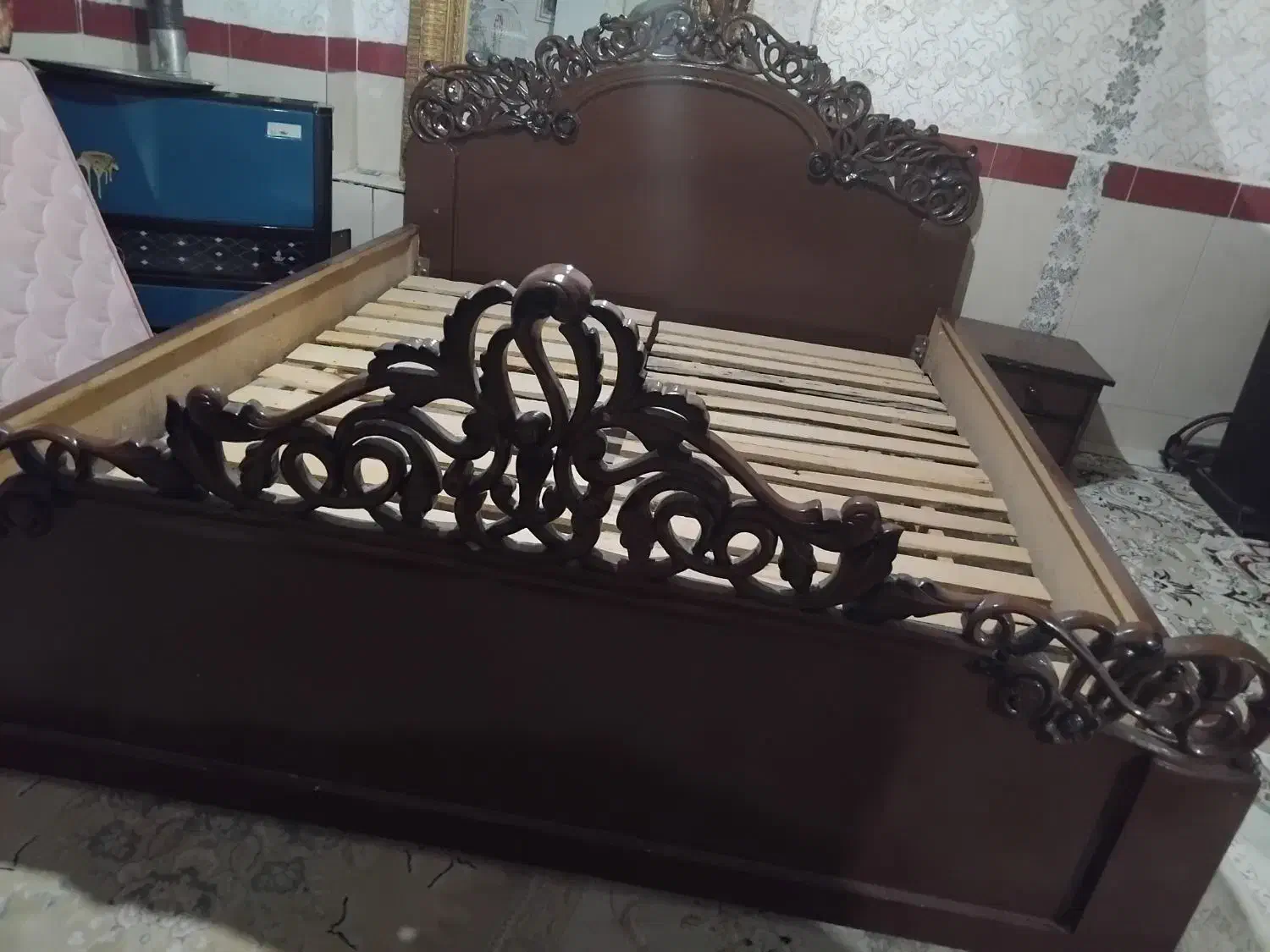 تخت خاب دونفره چوب روس بهترین چوب خیلی تمیز نو|تخت و سرویس خواب|نیشابور, شهرک رسولی|دیوار