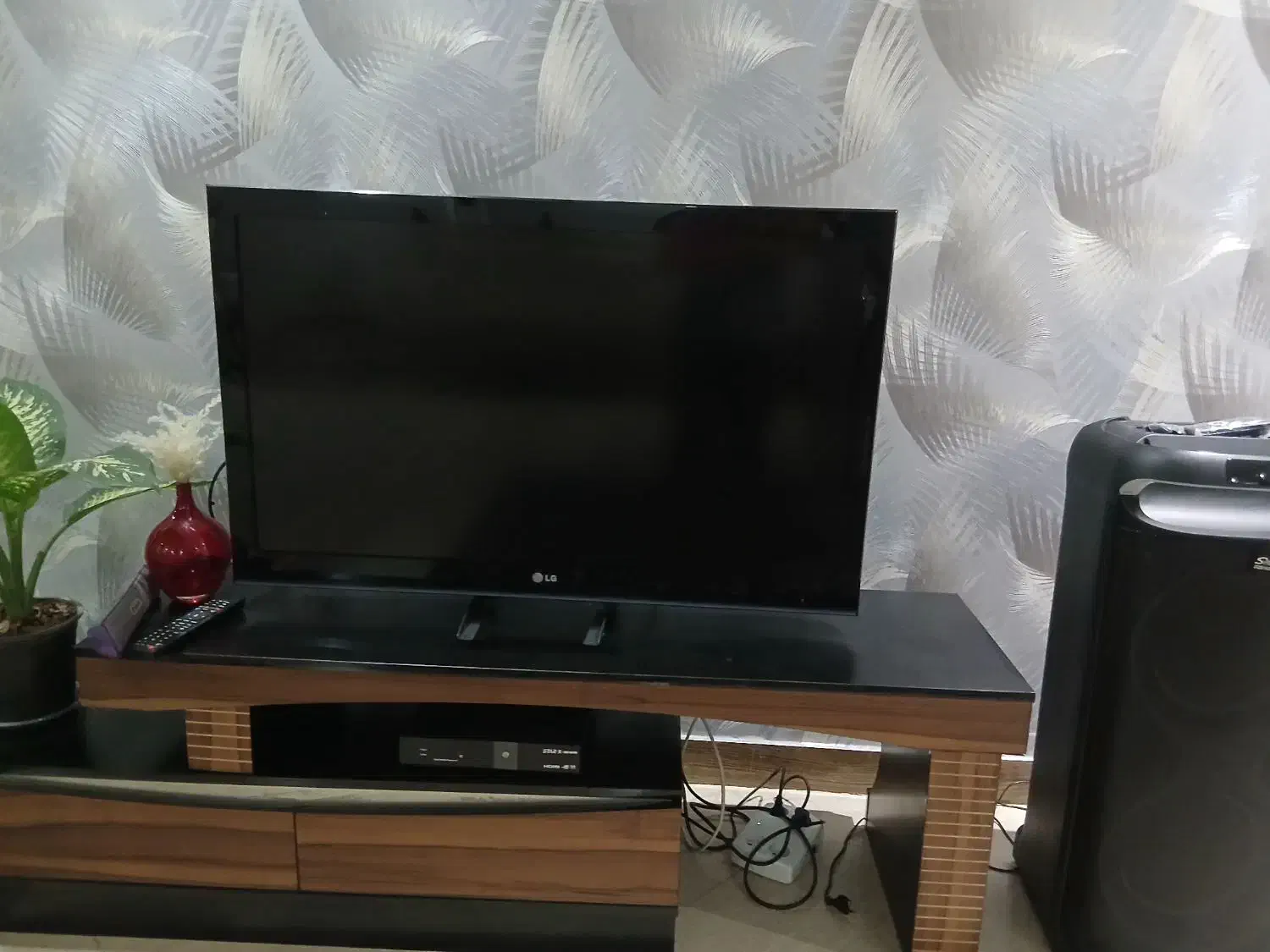 تلوزیون lG|تلویزیون و پروژکتور|اراک, |دیوار