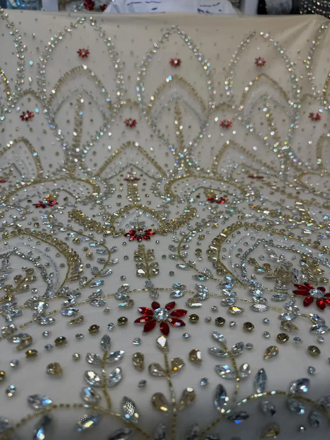 لباس مجلسی|لباس|قشم, |دیوار