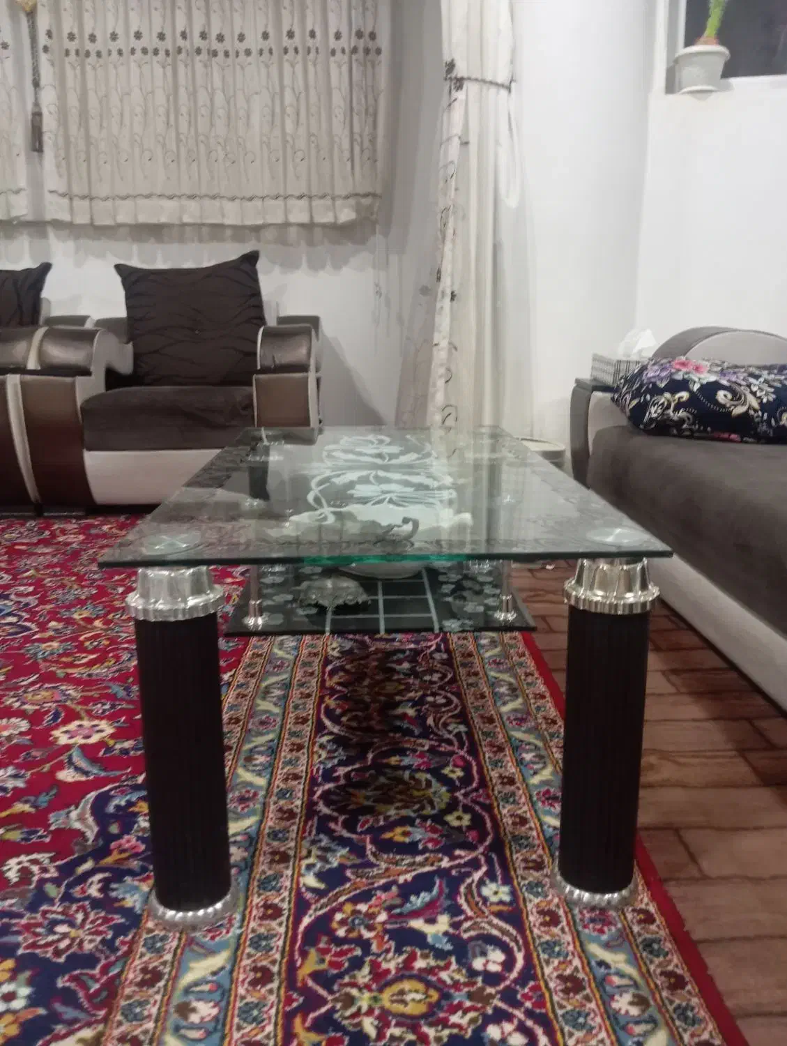 یک عددمیز شیشه ای جلو‌مبل|مبلمان خانگی و میز عسلی|فارسان, |دیوار