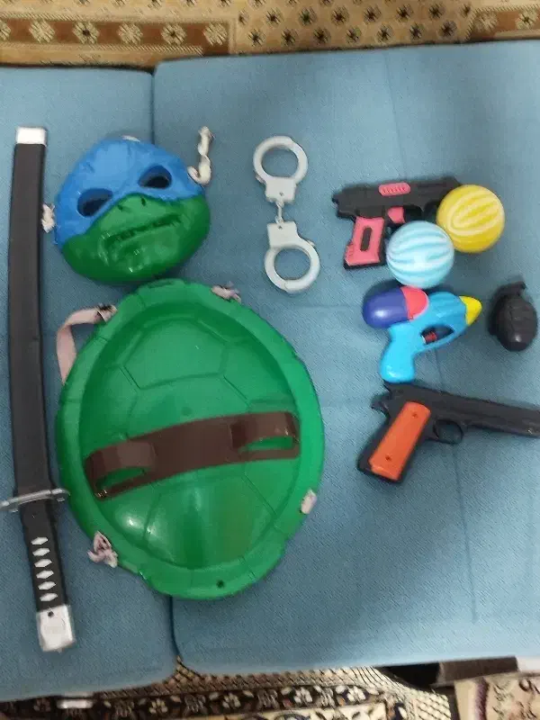 اسباب بازی های زیاد و کیندی های زیاد|اسباب‌‌بازی|صدرا-فارس, فاز ۱|دیوار