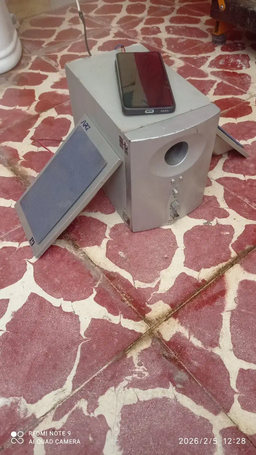 یک عدد اسپیکر سالم|سیستم صوتی خانگی|میانه, |دیوار