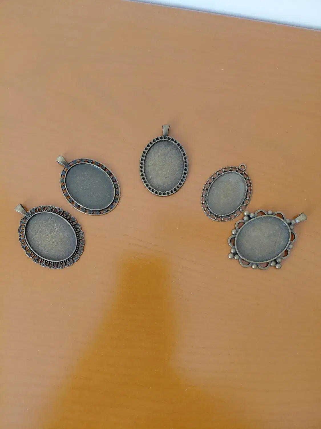 قاب گردنی|زیورآلات و اکسسوری|رشت, امین الضرب|دیوار