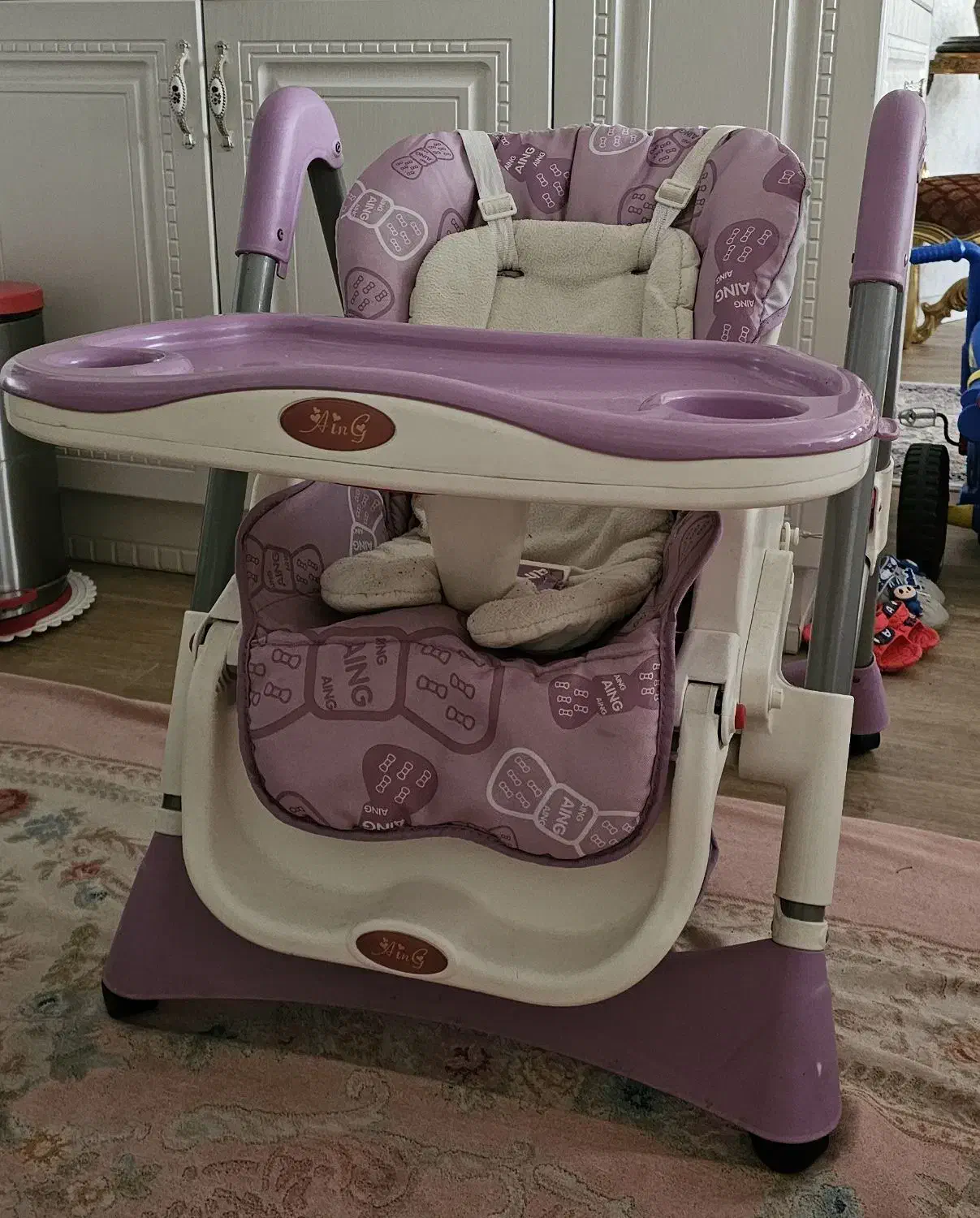 صندلی غذای کودک مارک AING|تخت و صندلی بچه|فردیس, منظریه|دیوار