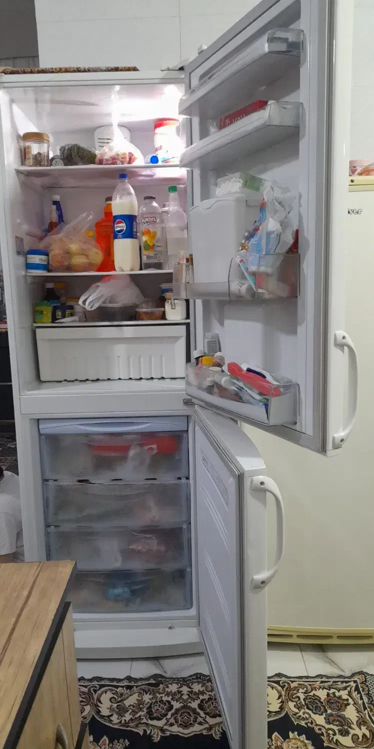 یخچال فریزر و یخچال تمام فریزر|یخچال و فریزر|صحنه, |دیوار