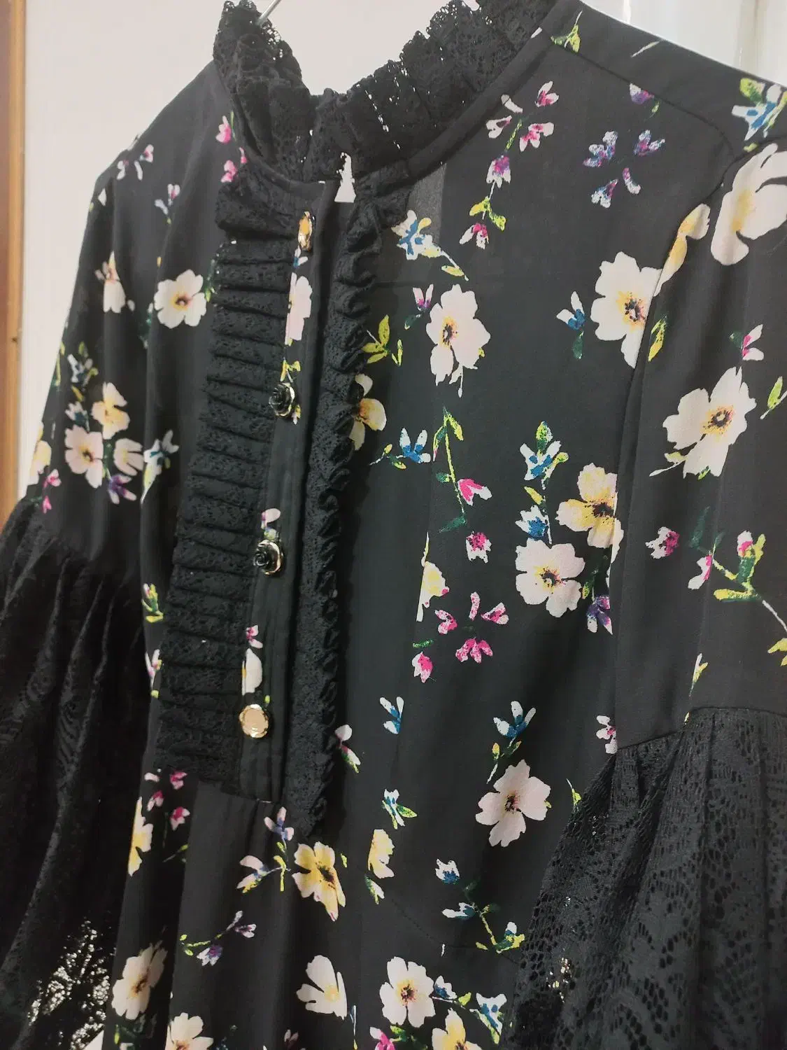 لباس|لباس|شهریار, شهریار|دیوار