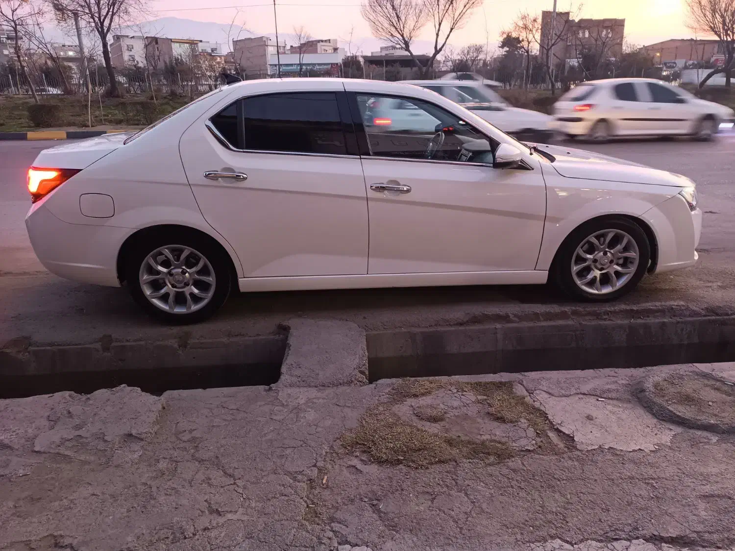 دنا پلاس 1404|خودرو سواری و وانت|گرگان, |دیوار