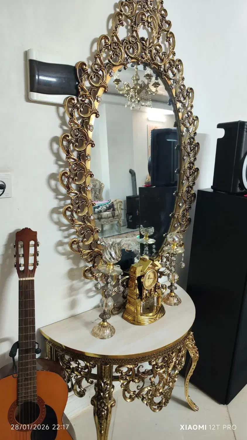 آینه و شمعدان برنزی|آینه|نیشابور, شهرک رسولی|دیوار