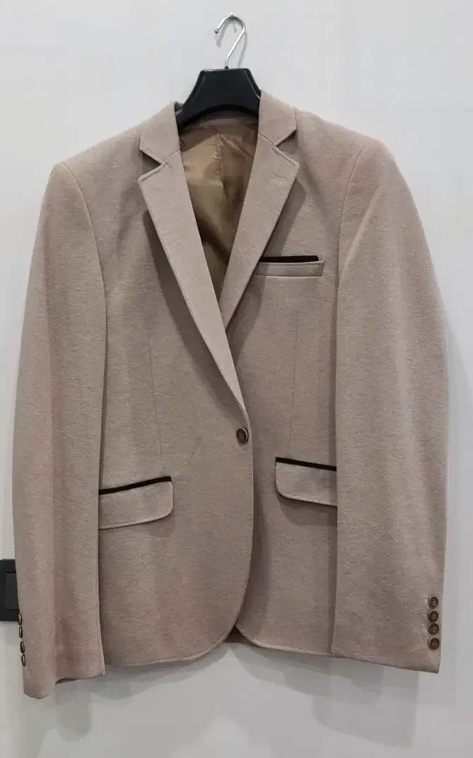 کت شلوار و کت تک|لباس|قرچک, میرزائی شمالی|دیوار