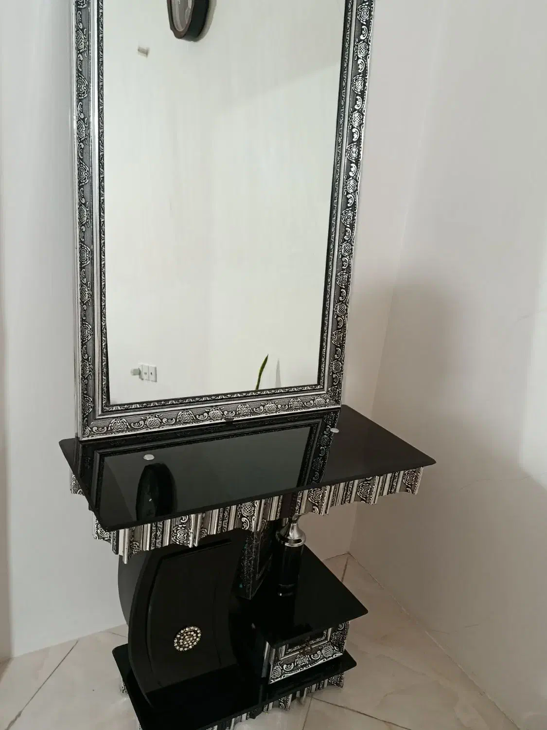 اینه مدرن|آینه|صفادشت, |دیوار